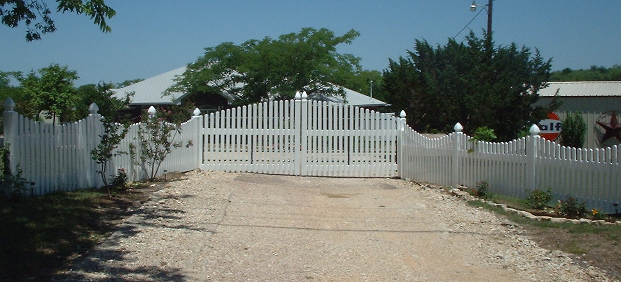 MooreFence/Moore_Fence_-Gate_Inside_Atch.jpg